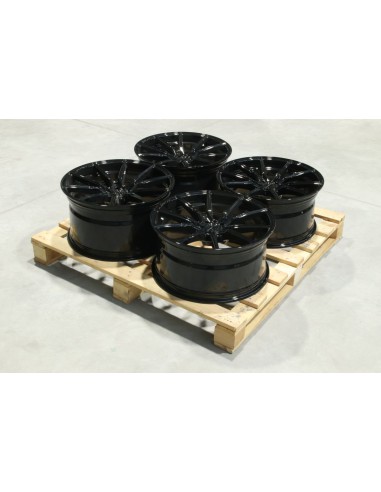 Set of CVR4 20x9,5 ET30 + 20x10,5 ET45 5x114,3 Gloss Black